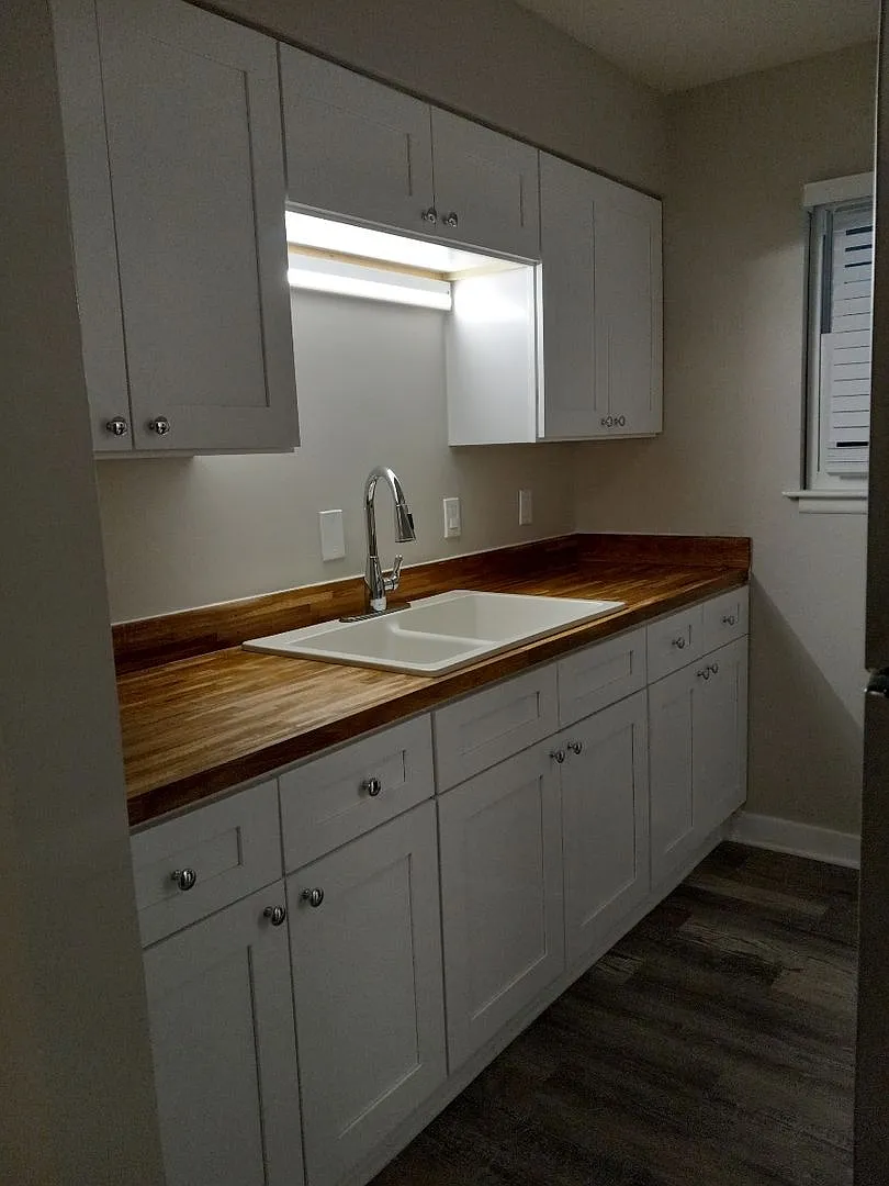 Newly Renovated 1 Bedroom 1 Bath Apartment in Stellar Location! — Photo 4