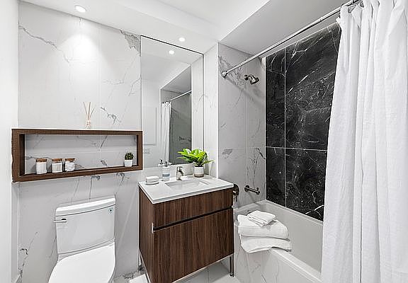 4th image of 224 E 135th St #703