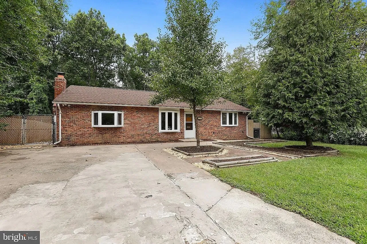 3 bed, 1955 sqft, $3,400 — Photo 2