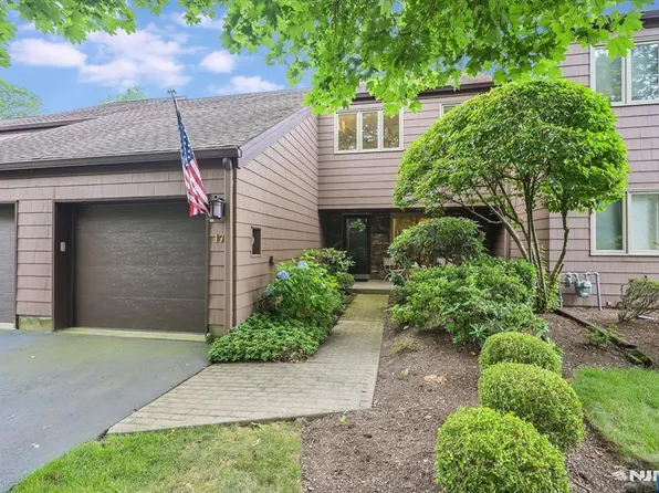 17 Grist Mill Run, Mahwah, NJ 07430