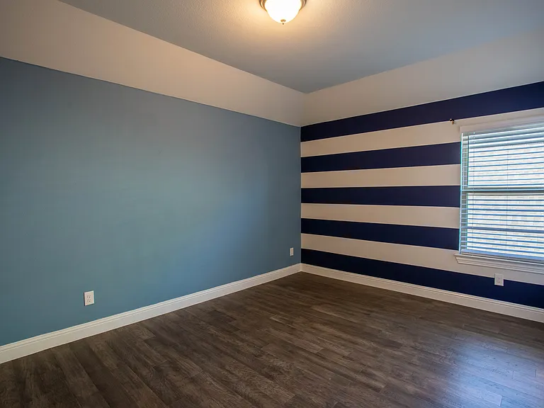 7600 Clear Rapids Dr — Photo 22