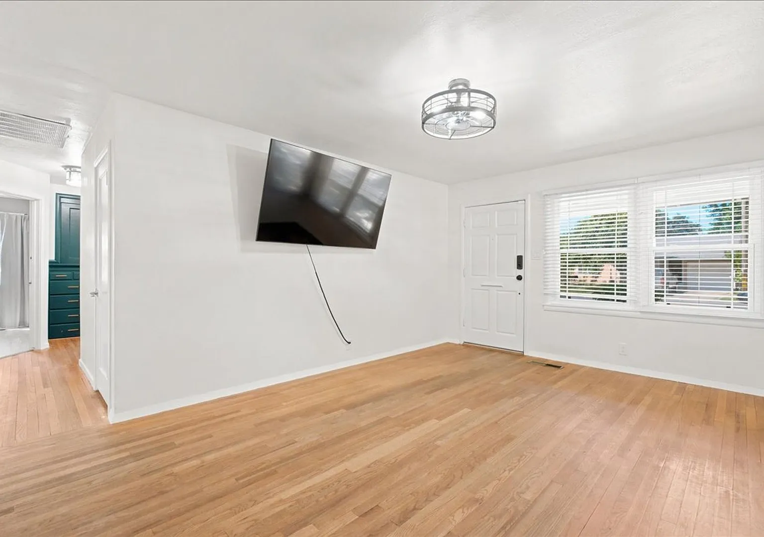 601 Poplar Ave — Photo 3