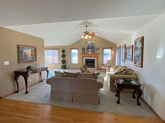 4th image of 300 Fairway Dr