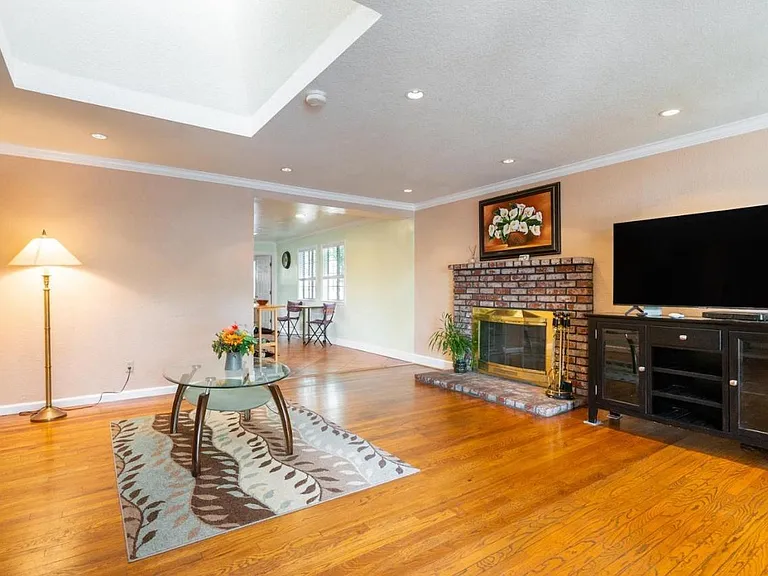 515 Flynn Ave — Photo 4