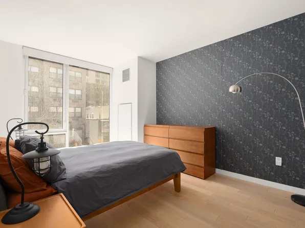 545 West 48th Street image 4 of 7