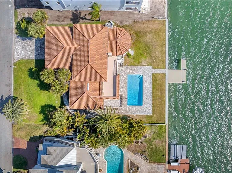 120 Sands Point Dr — Photo 43