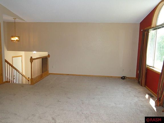 5th image of 106 Meadow Ln
