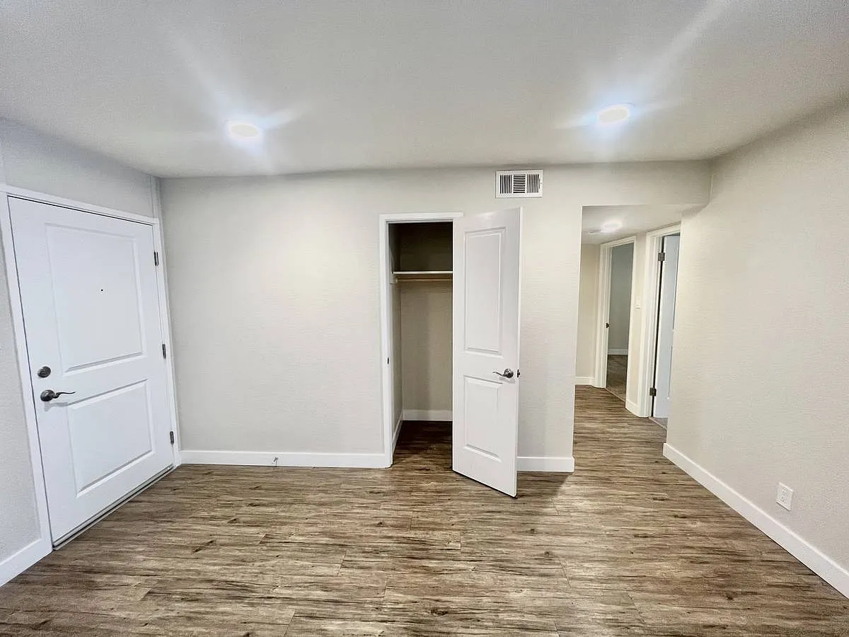 2 bed, 1050 sqft, $4,450 — Photo 4