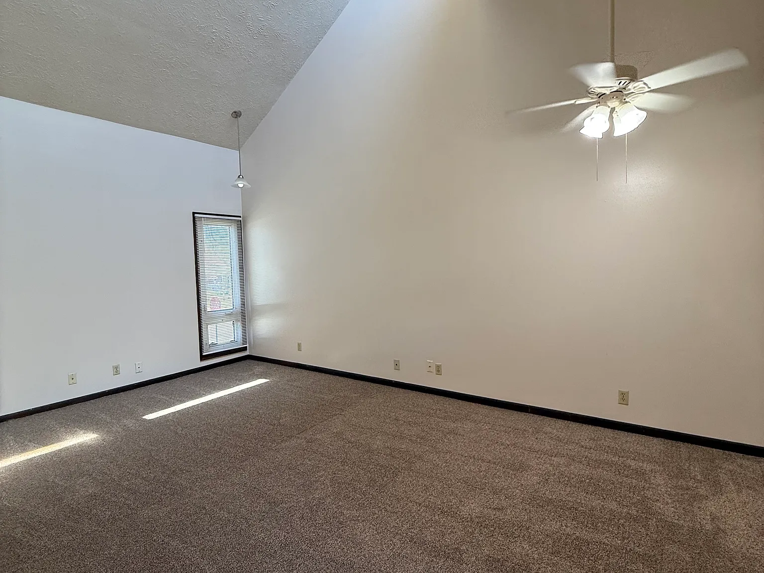 2 bed, 854 sqft, $895 — Photo 2