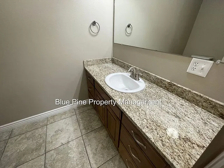 3601 Delaware Ave — Photo 14
