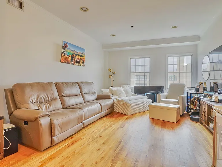 205-207 Madison St #2B — Photo 4