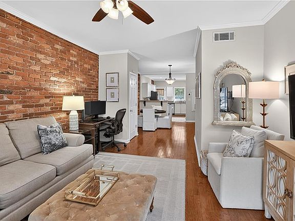 4th image of 3675 Peachtree Rd NE APT 19