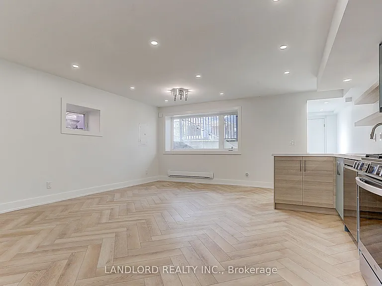 71 Livingstone Ave #LOWER — Photo 20