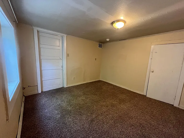 11 Aldeah Ave — Photo 6
