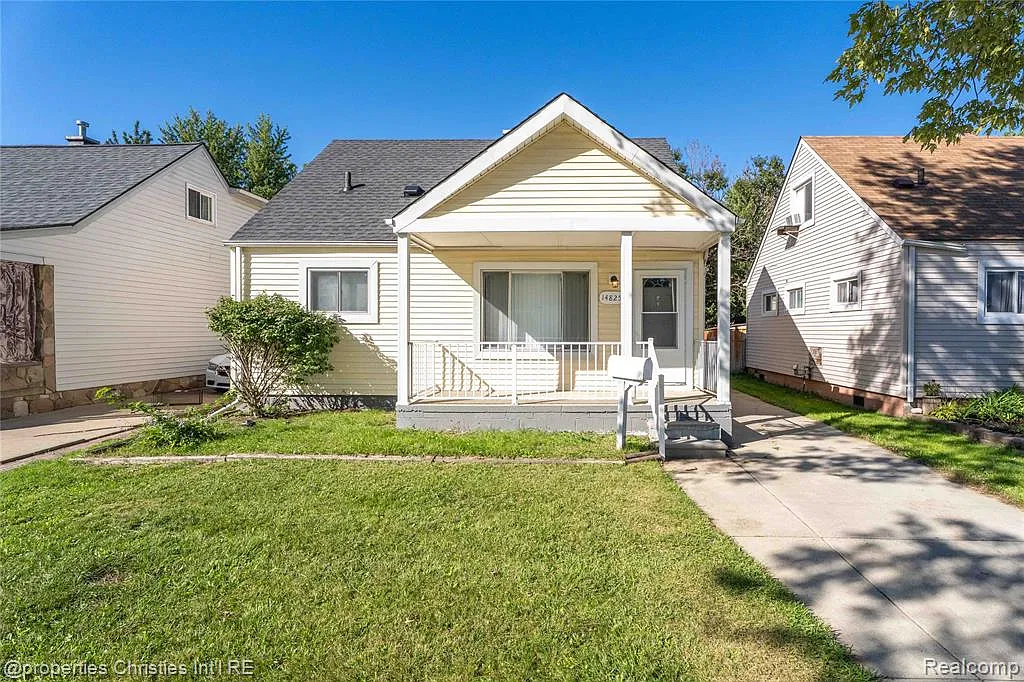 3 bed, 1.0 bath, 910 sqft, $1,400 — Photo 1