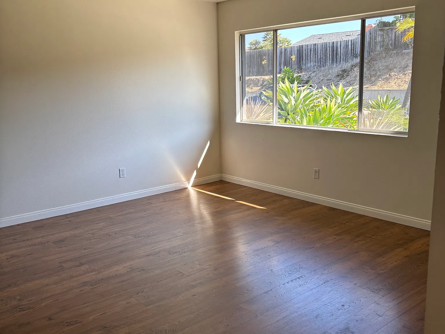 3 bed, 1484 sqft, $4,200 — Photo 2