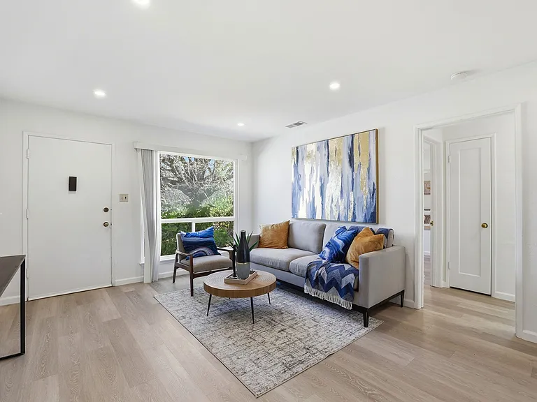 113 Nancy Ct — Photo 5