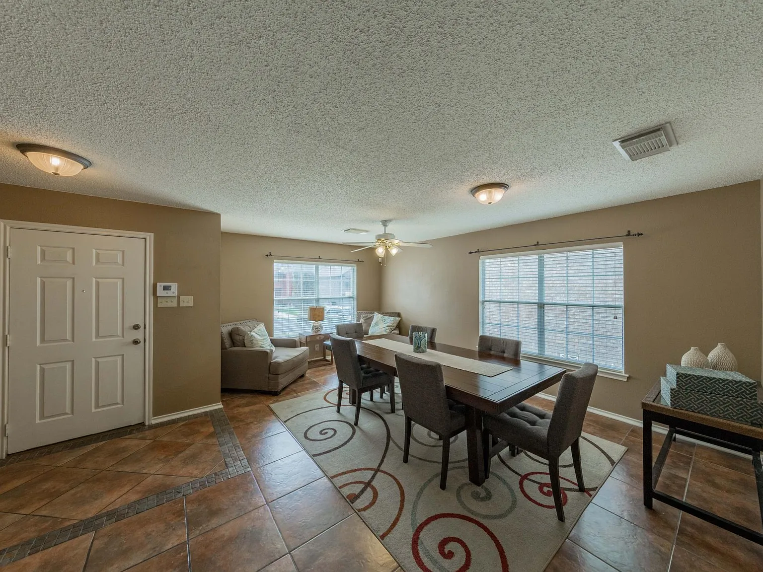3 bed, 2.5 bath, 2575 sqft, $2,200 — Photo 1