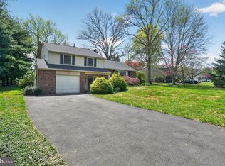 143 Merry Dell Dr, Churchville, PA 18966