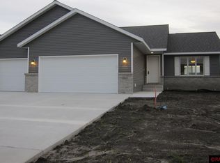 2227 Kodiak Dr, North Mankato, MN 56003