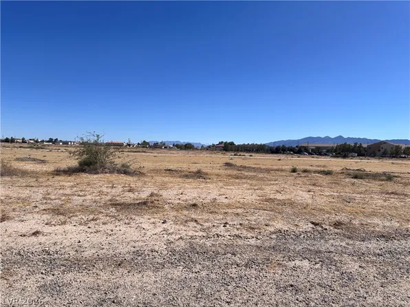 941 E Enchanted Mesa St, Pahrump, NV 89048