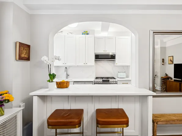 170 West 81st Street image 3 of 12