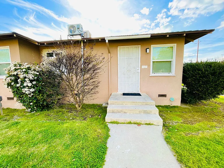 2112 E Peralta Way — Photo 1