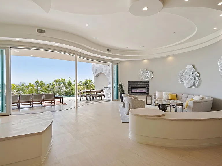 7447 Hillside Dr — Photo 11