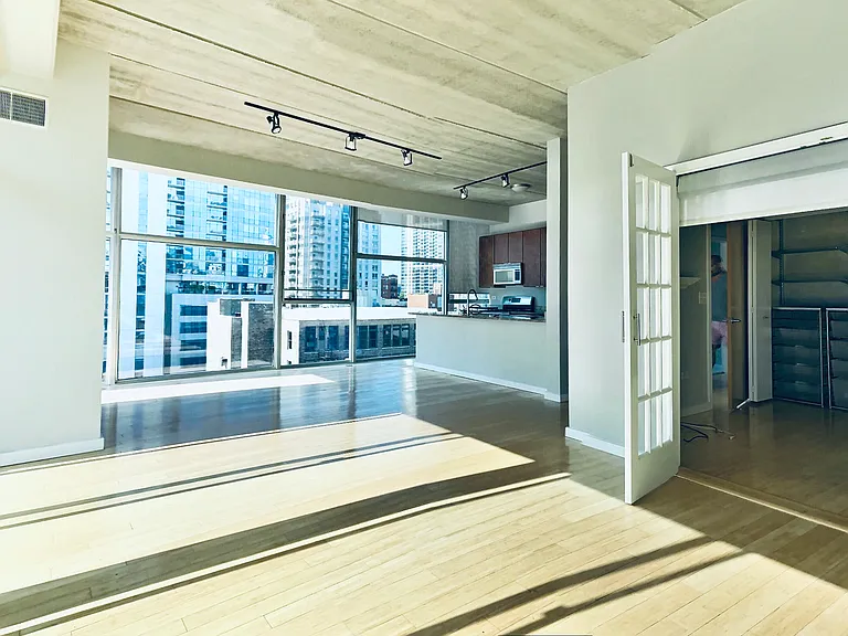 630 N Franklin St #1008 — Photo 15