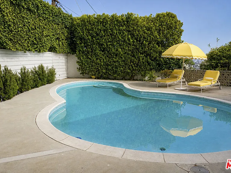 8292 Hollywood Blvd — Photo 22