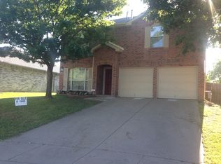 926 Santa Fe Dr, Saginaw, TX 76131