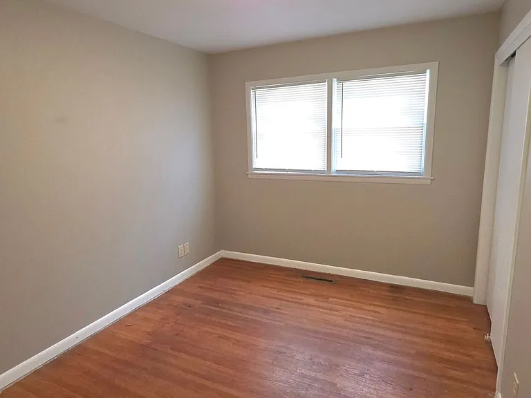 1441 S Barnes Ave — Photo 5