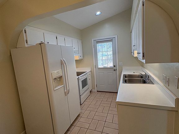 4th image of 4713 E 6th St #4713
