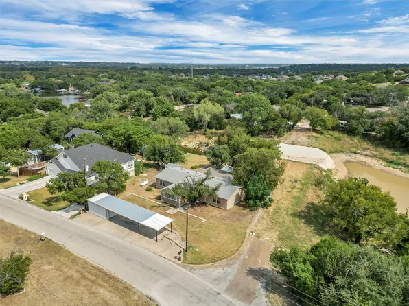 1201 Comanche Cove Dr, Granbury, TX 76048