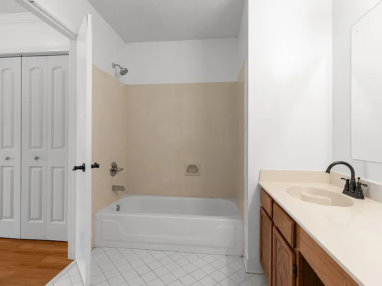 110 Charles Dr — Photo 11