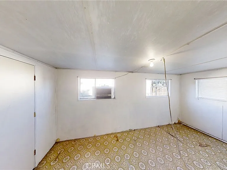642 W Avenue L — Photo 6