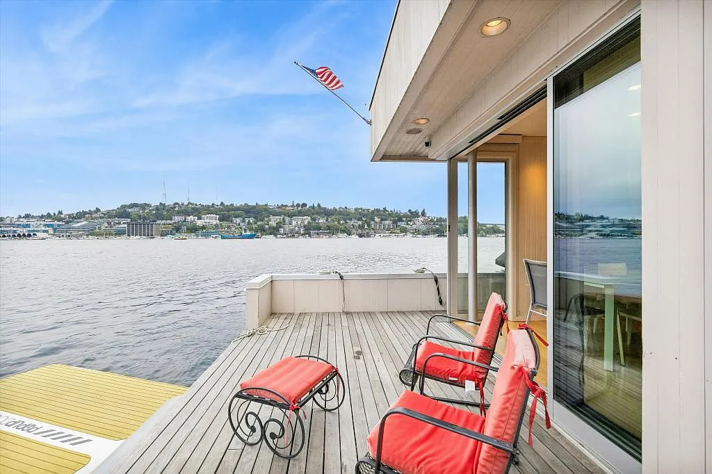 Luxury Lake Union Floating Home - 2 bedrooms + den — Photo 4