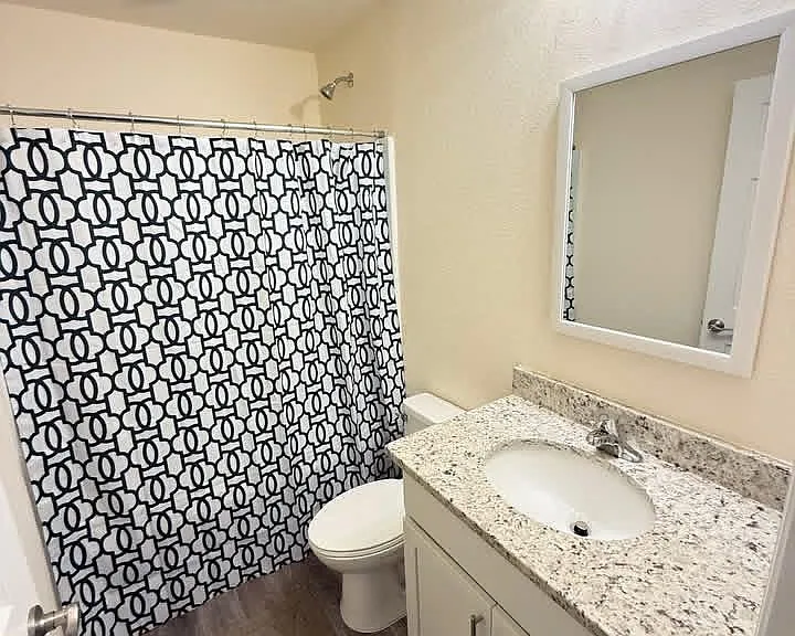 575 Oakshire Ln — Photo 6