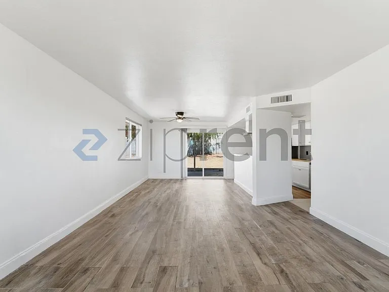 9037 N 14th St — Photo 9