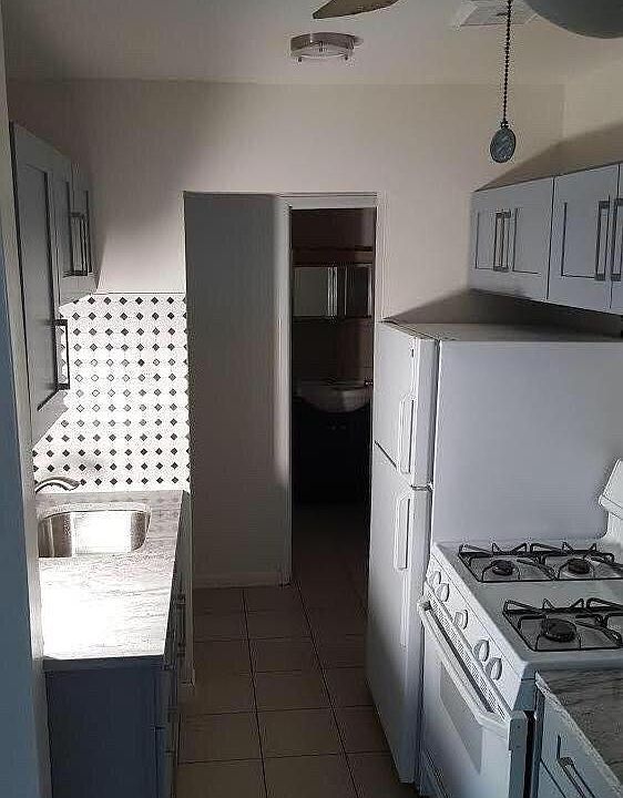 1st image of 303 W Hawthorne Cir APT 4