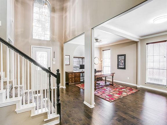 3rd image of 2039 Camelot Dr