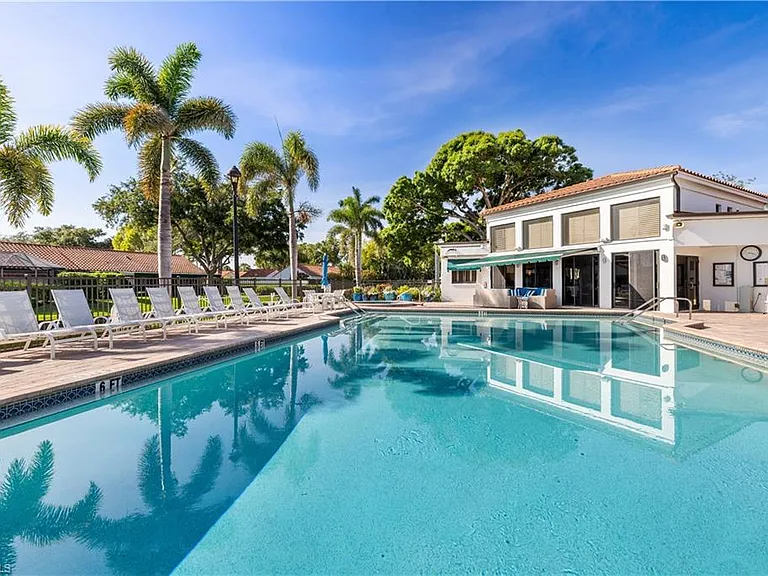 565 Beachwalk Cir #T-102 — Photo 21