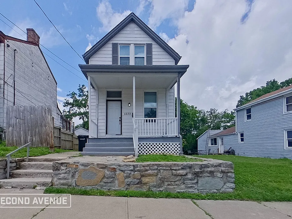 1233 Dewey Ave