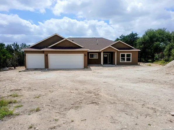 1880 Cottonwood Rd, Fischer, TX 78623