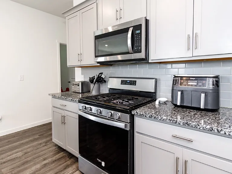 10213 Castor Dr — Photo 16