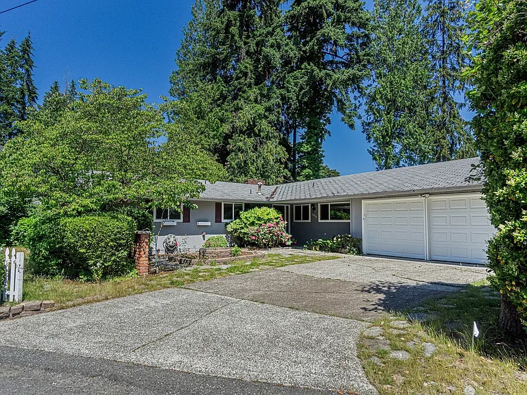 10434 NE 16th Pl — Photo 1