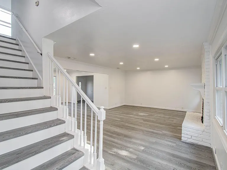 674 Ravensworth Dr — Photo 29
