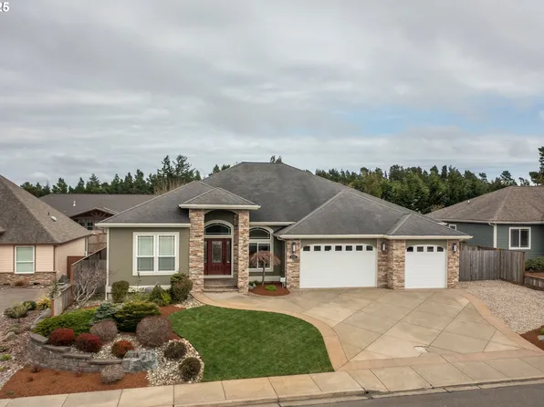 2165 Garfield St, North Bend, OR 97459