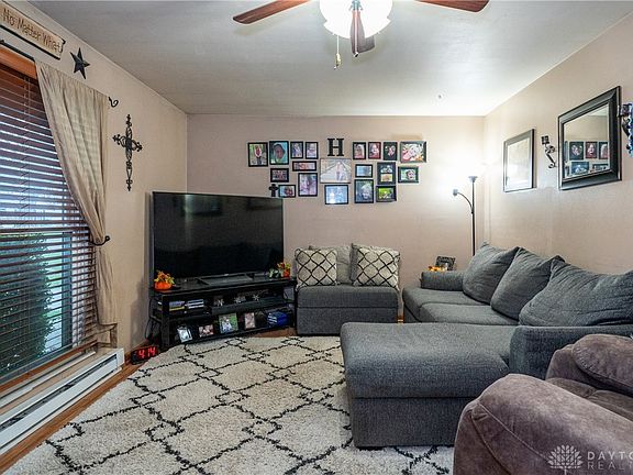 5th image of 75 Kathie Ct