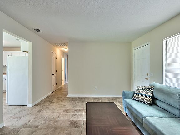 3rd image of 14 Aspen St